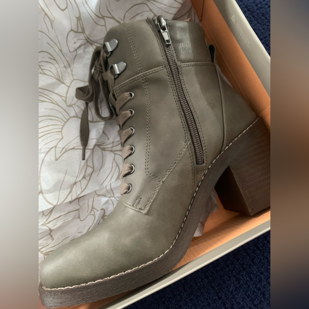 Women's Lace-Up Ankle Boots - Olive BRAND NEW IN BOX